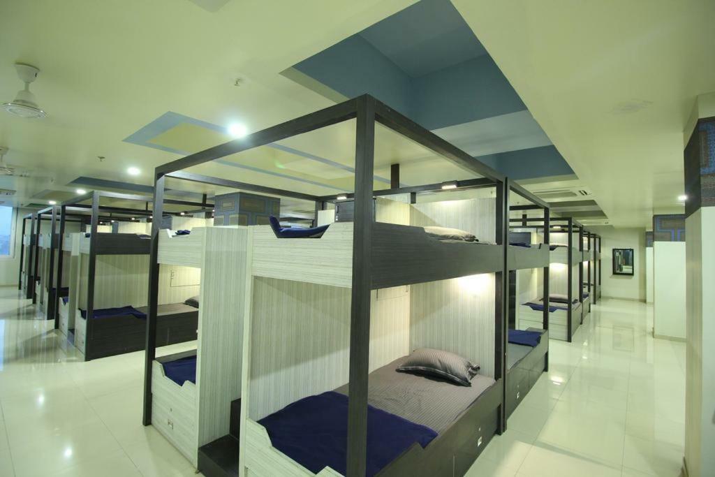 In & Out Dormitory Ahmedabad Extérieur photo