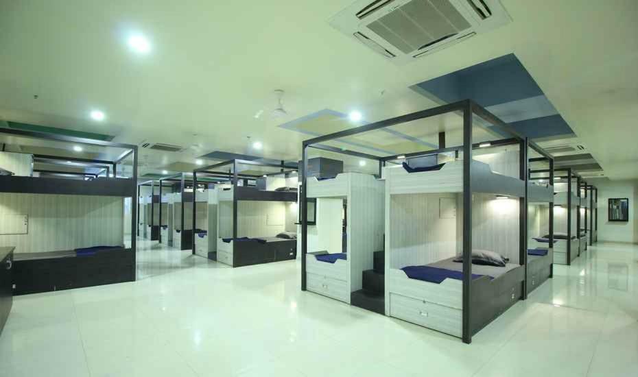 In & Out Dormitory Ahmedabad Extérieur photo