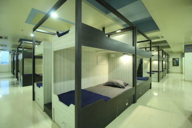 In & Out Dormitory Ahmedabad Extérieur photo